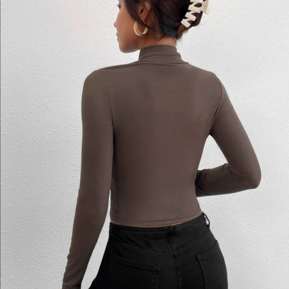 ZIP UP CROP LONG SLEEVE - Picture 2 of 3